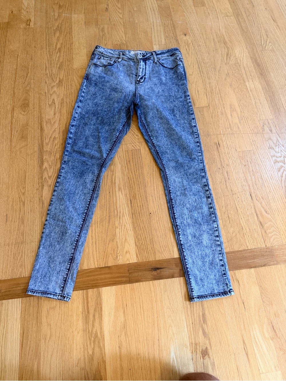 Ladies Juniors Size 9 "Bullhead" Acid Wash Skinny Jeans - Light Blue GUC